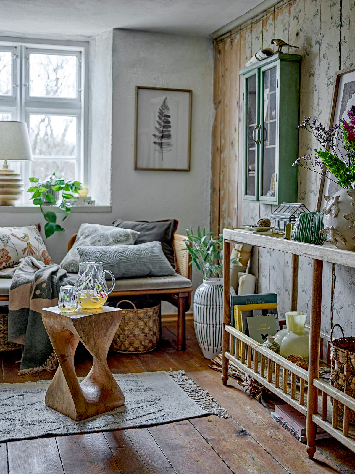 Scarlet Vase – Tall Green Stoneware | Modora